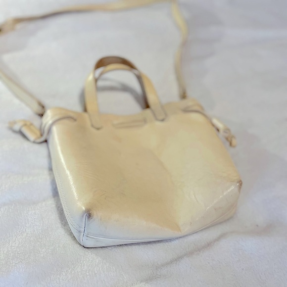 Madewell | Small Leather Drawstring Transport Crossbody - Picture 10 of 10